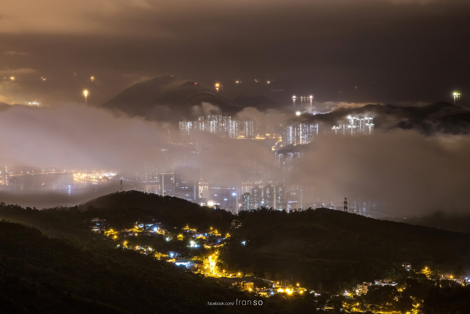 Cityscape | Hong Kong | Tseun Wan  | Covered by cloud